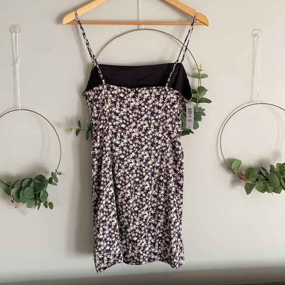 Shimmer Satin Dress
Sunday anesthesia size 4 Aritzia 
Black/ Lilac Bloom - Picture 3 of 12